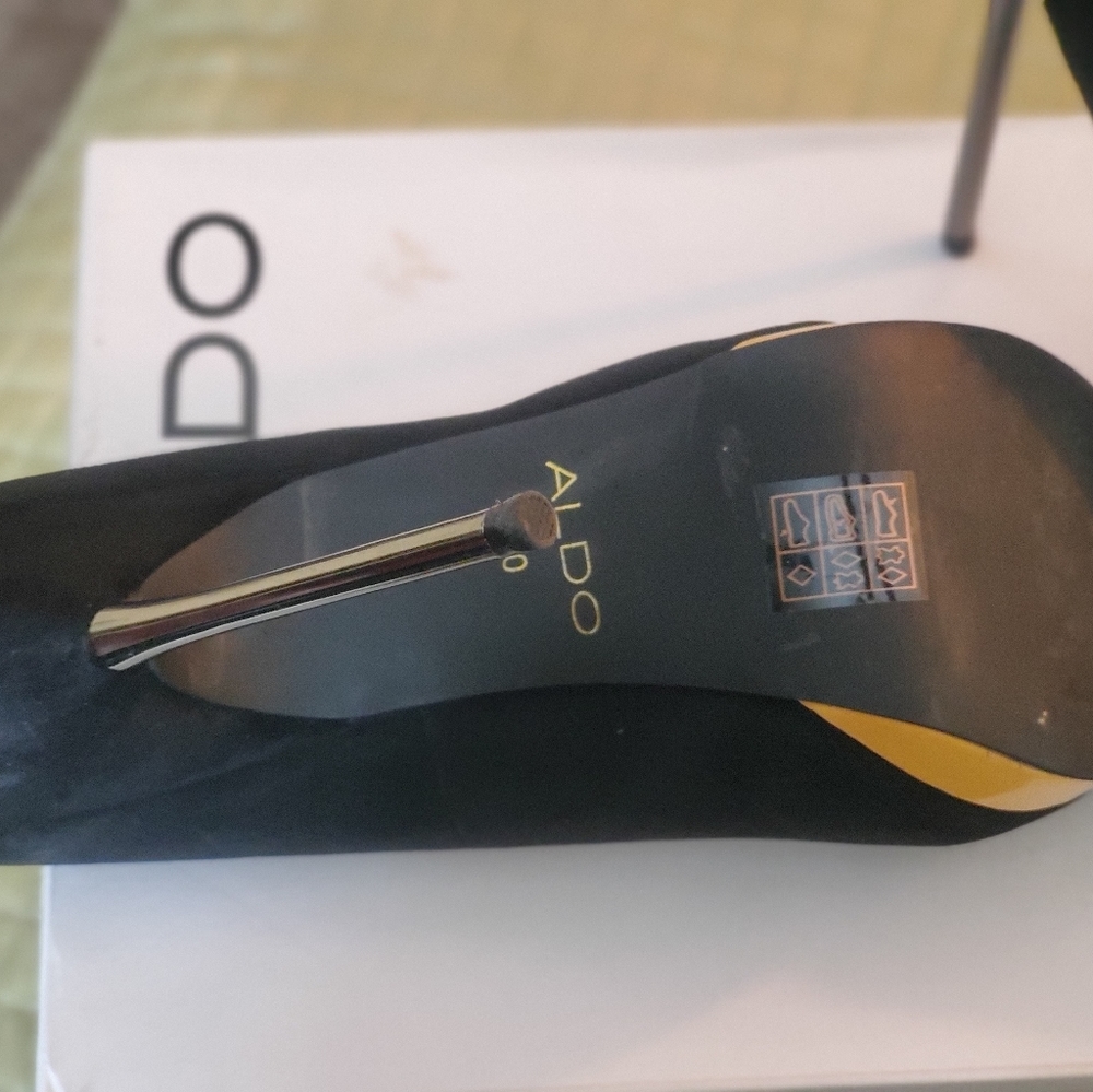 Shoes - Picture 2 of 4